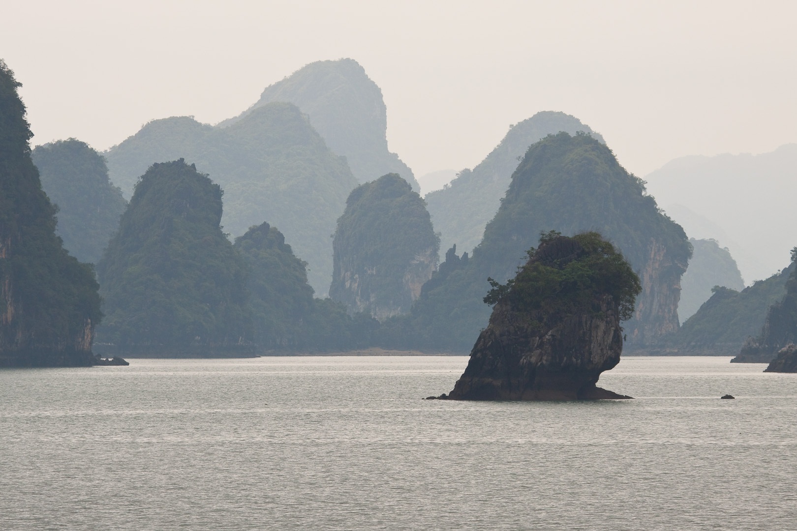 Halong Bay Legends Day Cruises - www.halongbaylegends.com